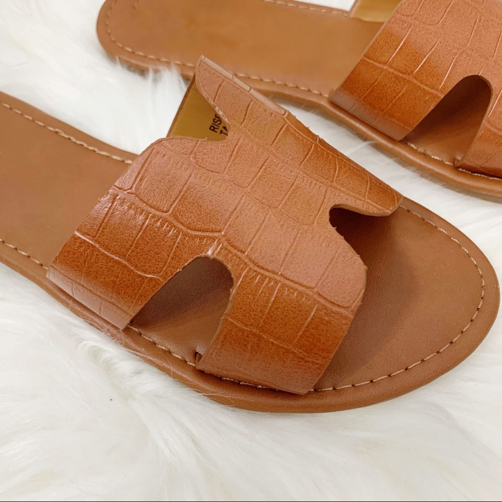 NEW Camila Sandal- in Tan - Picture 4 of 6